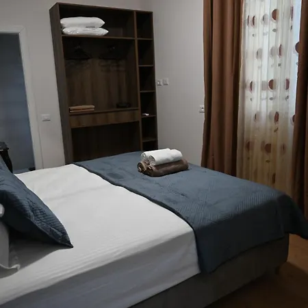 Rent 3 Tirana